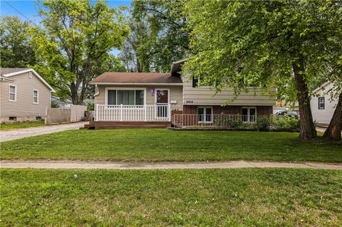 2615 E 38th St, Des Moines, IA 50317