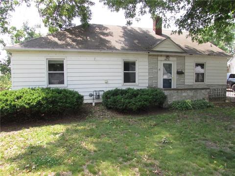 110 N Park Lane Dr, Knoxville, IA 50138