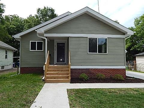 2719 E Grand Ave, Des Moines, IA 50317