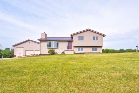 2831 Palm Ave, Washington, IA 52353