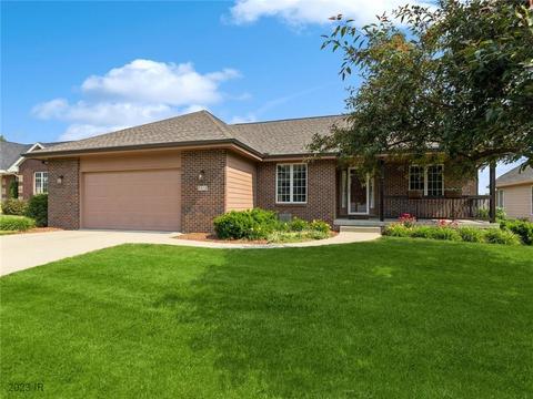 7315 Oakwood Dr, Urbandale, IA 50322
