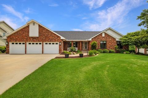 13852 Lakeview Dr, Clive, IA 50325