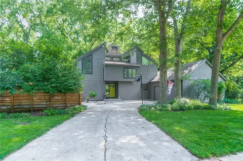 3727 SW 28th St, Des Moines, IA 50321