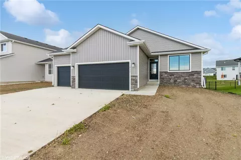 711 NE Deerfield Dr, Ankeny, IA 50021