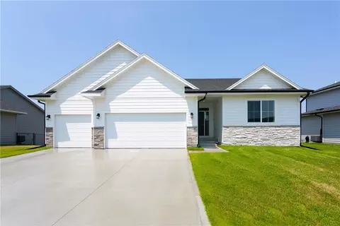 1504 NE Heritage Dr, Grimes, IA 50111