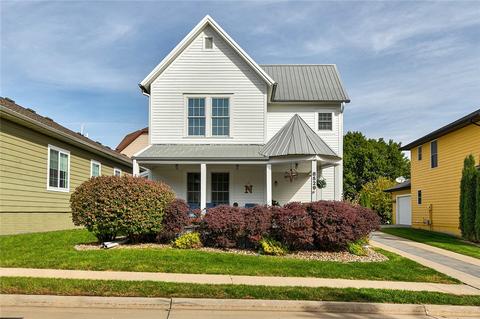 8529 Long Meadow Ln, Johnston, IA 50131