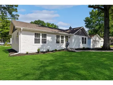 2626 Arnold Rd, Des Moines, IA 50310