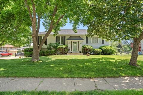 4021 81st St, Urbandale, IA 50322