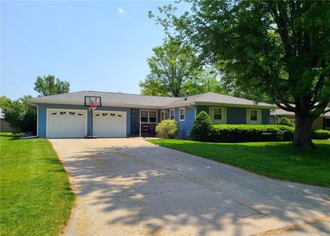 1114 E 14th St S, Newton, IA 50208