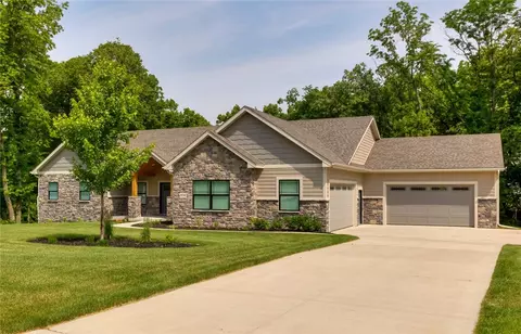 29240 Hickory Lodge Dr, Van Meter, IA 50261