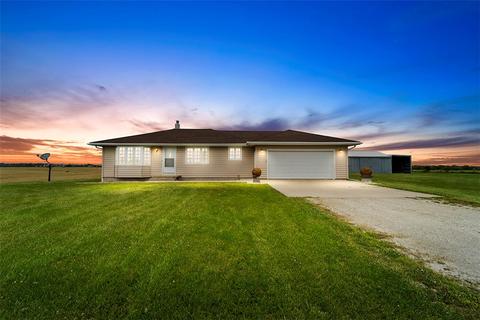 25968 215th St, Leon, IA 50144