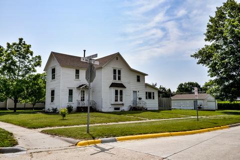 117 N Walnut St, Madrid, IA 50156