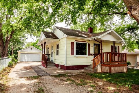 3514 E 32nd St, Des Moines, IA 50317