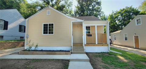 2705 Cambridge St, Des Moines, IA 50313