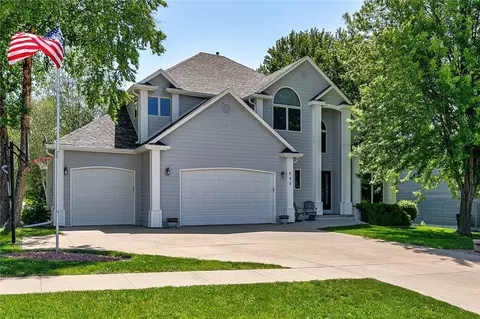630 S 35th St, West Des Moines, IA 50265