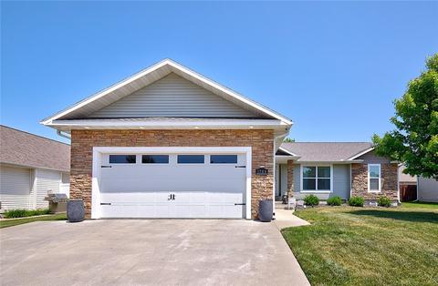 1709 Mckay Dr, Knoxville, IA 50138