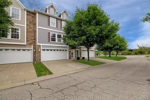 386 NE Sandalwood Dr, Waukee, IA 50263