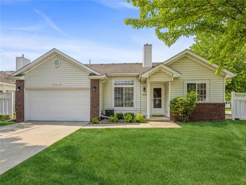5451 Longview Ct #8, Johnston, IA 50131