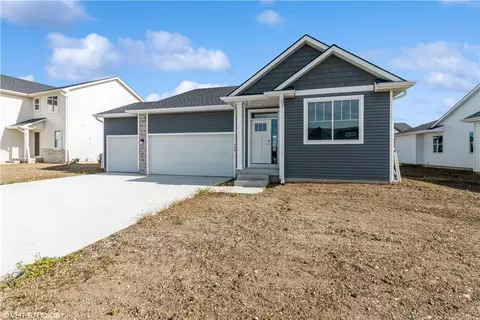 723 NE Deerfield Dr, Ankeny, IA 50021