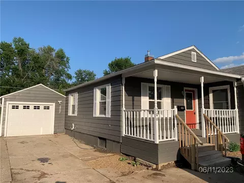 306 E 20th St S, Newton, IA 50208