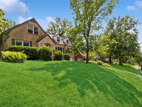 5708 Harwood Dr, Des Moines, IA 50312
