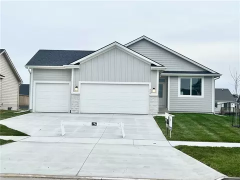 213 13th St NW, Bondurant, IA 50035