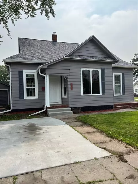 422 W 4th St S, Newton, IA 50208
