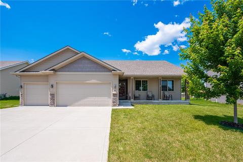 90 SE Wildflower Dr, Pleasant Hill, IA 50327