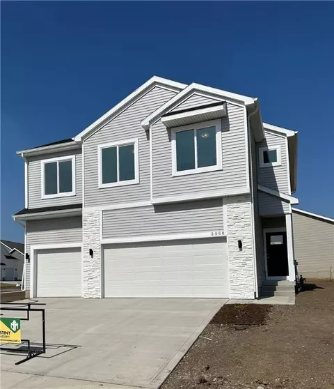 2968 Primrose Ln, Pella, IA 50219