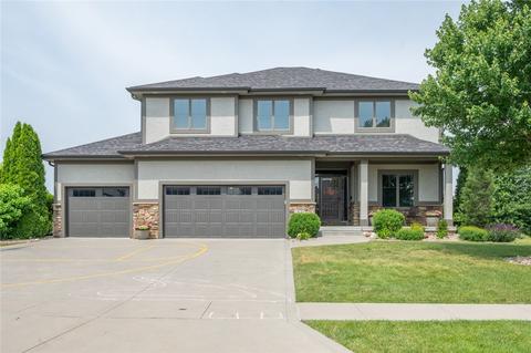7038 Peckham St, Johnston, IA 50131
