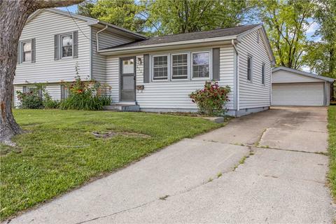 4122 Boyd St, Des Moines, IA 50317