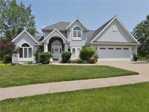1334 E 7th St, Pella, IA 50219