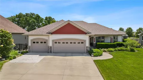 510 Stonegate Ct SW, Altoona, IA 50009