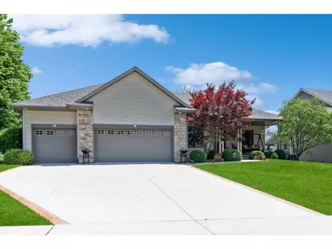 370 Georgetown Pl, Norwalk, IA 50211