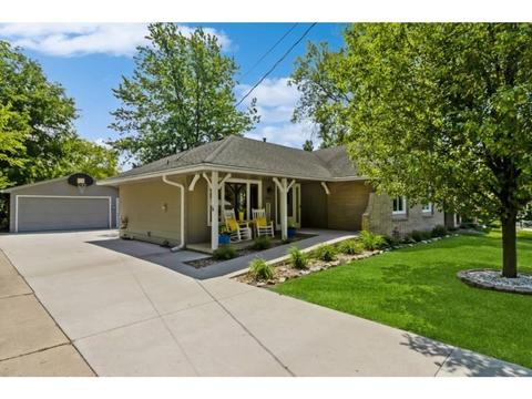4025 75th St, Urbandale, IA 50322