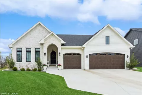 2870 SE Piedmont Cir, Waukee, IA 50263