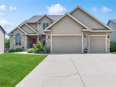 9104 Wooded Point Dr, Johnston, IA 50131