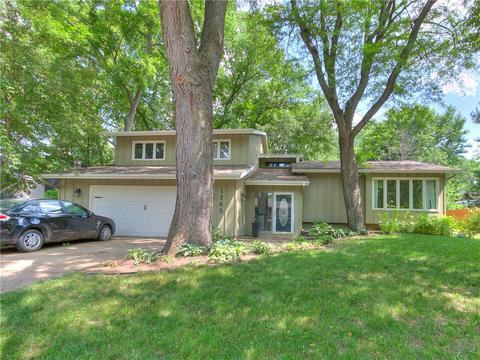 1765 Rio Valley Dr, Clive, IA 50325