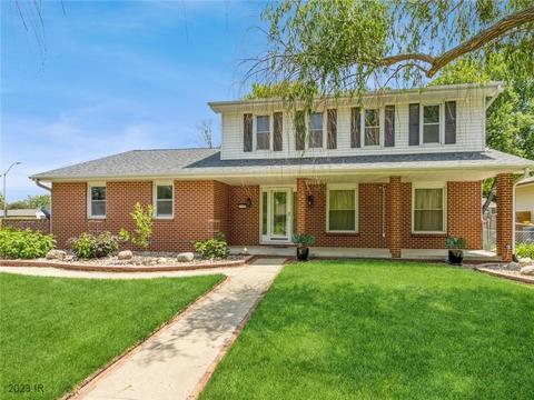 1149 Maplenol Dr, West Des Moines, IA 50266