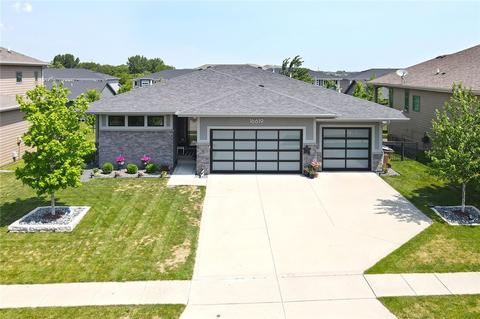 16619 Dellwood Dr, Clive, IA 50325
