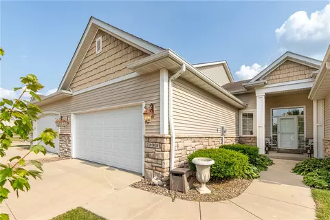 2908 Roxboro Dr, Ames, IA 50010
