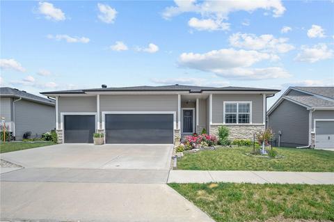 801 SE 14th St, Grimes, IA 50111