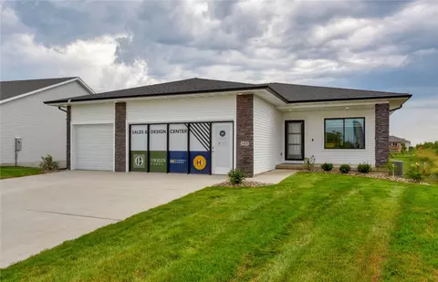 5401 167th St, Urbandale, IA 50323