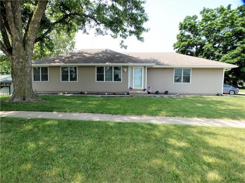 505 N 15th St, Indianola, IA 50125