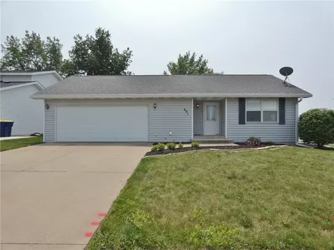 601 E Independence St, Pella, IA 50219