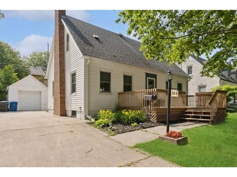 630 45th St, Des Moines, IA 50312