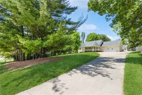 4414 100th St, Urbandale, IA 50322