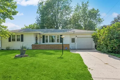 307 E 20th St N, Newton, IA 50208