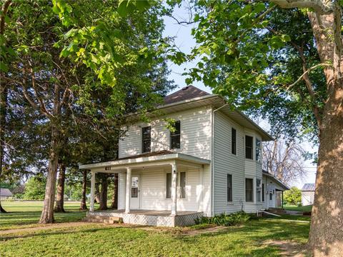 611 Maple St, Dexter, IA 50070