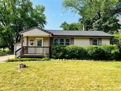1616 Rapids St, Adel, IA 50003